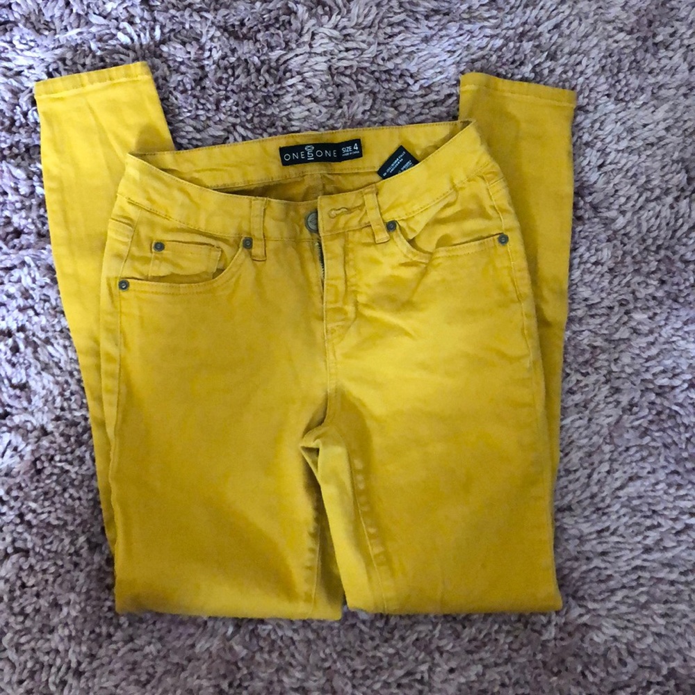 Mustard yellow skinny jeans
